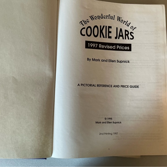 The Wonderful World of Cookie Jars Book - Picture 2 of 3